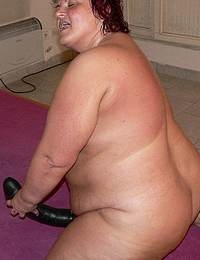 fat mature chick loving her huge dildoamp039s