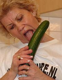 stuffing vegetables in her cunt