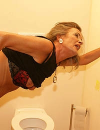 This granny loves a cock in hermouth on the toilet